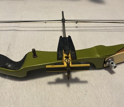 Arc Recourbé Vintage Hoyt Pro Custom – Années 60/70 – Gaucher – 66″ – 36 Livres