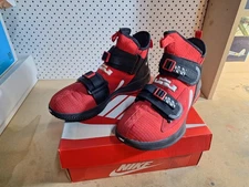 LeBron Soldier 13 SFG University Red Size UK 7, US 8, EUR 41