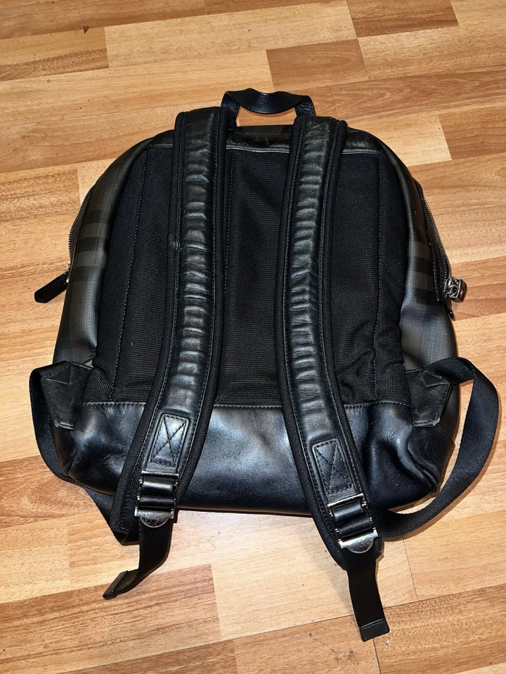 Mochila grande Burberry de lona marrón Foto 2 de 4