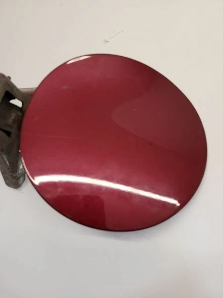 Красная дверь топливного бака 2008-2010 Chevrolet Malibu - Изображение 4 из 4