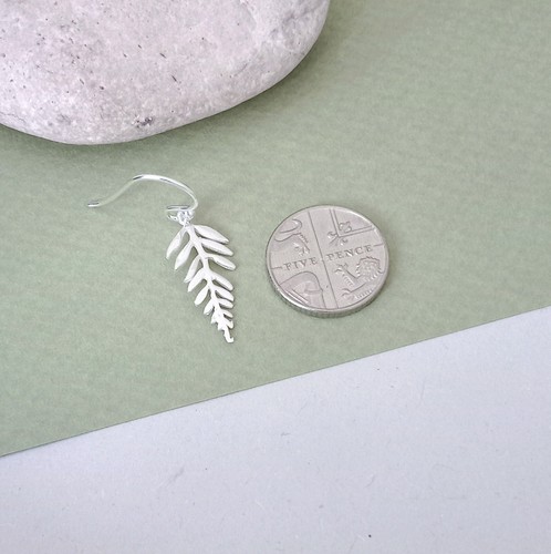 Farn Ohrhänger in Sterling Silber, Botanischer Schmuck für Sie, Blatt Tropfen - Bild 5 von 6