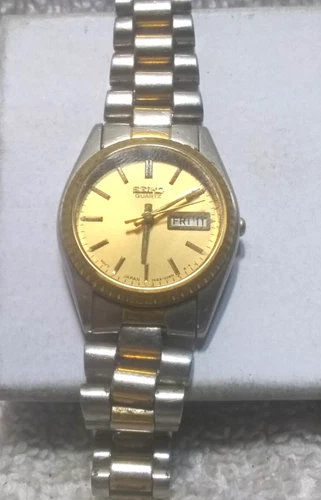 Seiko Quartz Watch Women 7N83-0041 Day Date Gold Stainless New Bat Clear Great