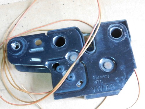 Motorhaubenschloss VW Polo 9N / Caddy III 6Q0823509C Motorhaube Schloss