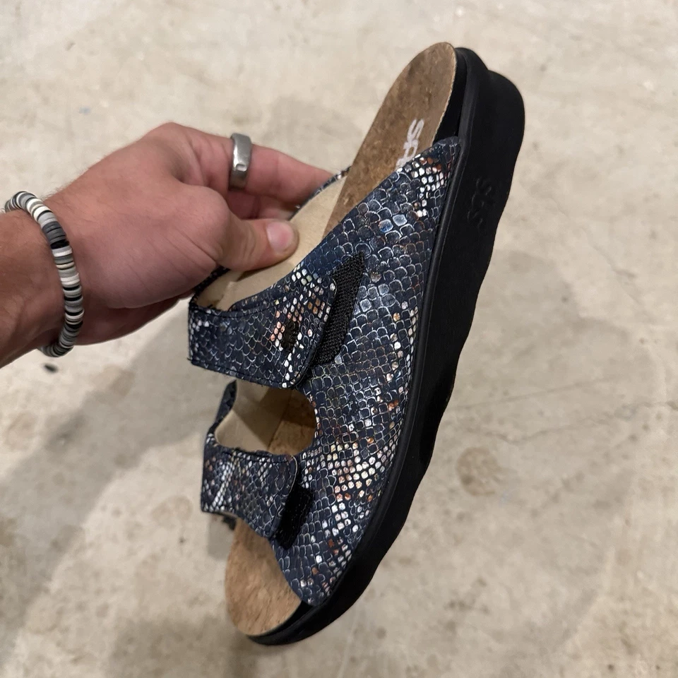 SAS Woman Cozy Leather Gray Multi Snake Tri Pad Comfort Adjust Sandals Size 8M - Image 4 of 4