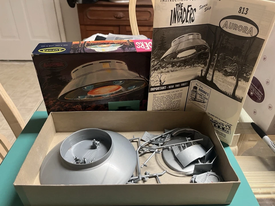 UFO From the Invaders 1968 Model Kit Aurora #813-150 - Image 3 of 4