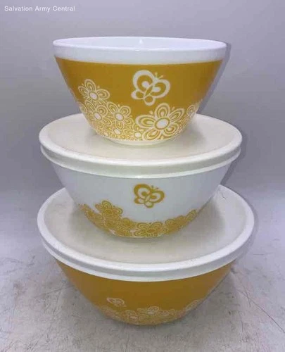 Vintage Charm Pyrex Yellow Gold Butterfly Glass Mixing Bowls Set Lot Of 3