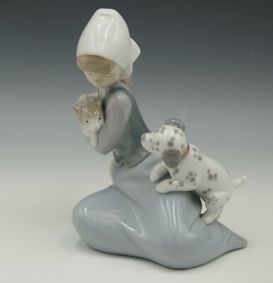LLADRO SPAIN LITTLE FRISKIES GIRL WITH KITTEN AND PUPPY 5032