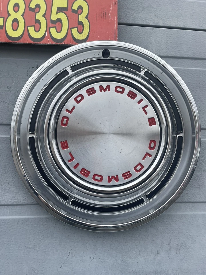 1968 Oldsmobile F85  Dynamic 88 14” Set Of 4 Used Hubcaps Beautiful Red Accents  - Image 3 of 4
