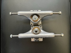 Independent Stage 9 139 Trucks, 8” Axle Lightly Used Iron Cross Logo