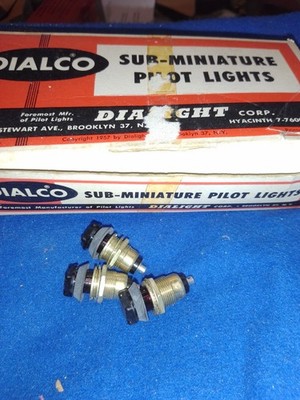 (5) NOS DIALCO DIALIGHT SUB MINIATURE AIRCRAFT PILOT LIGHTS - RED - TT61