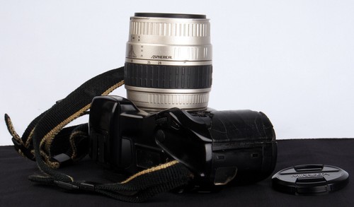 Minolta Dynax 7xi Autofocus 35mm Film SLR c/w Sigma AF 28-80mm II Macro Lens Kit - Picture 2 of 10