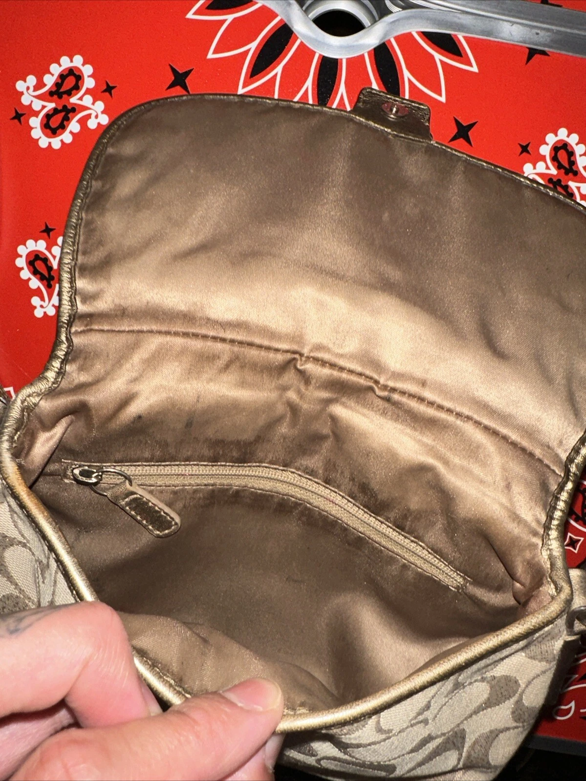 Fibbia a tracolla Coach SOHO firma cachi oro jacquard metallizzato in pelle piccola