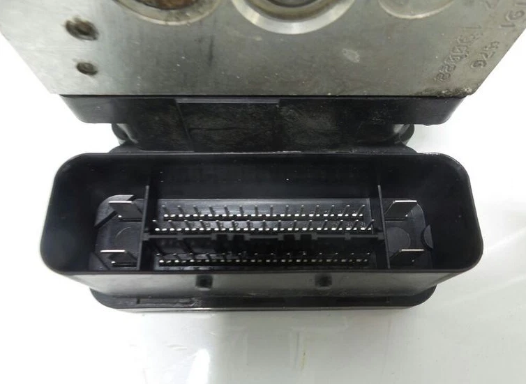 Chrysler 300 2014 ABS bomba actuadora de freno antibloqueo Foto 2 de 4