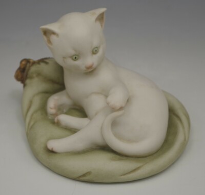 GIUSEPPE CAPPE 1972 CAPODIMONTE ITALY WORKS OF ART CAT ON A PILLOW