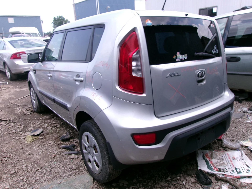 Used Air Cleaner Assembly fits: 2013 Kia Soul 1.6 Grade A - Image 3 of 4