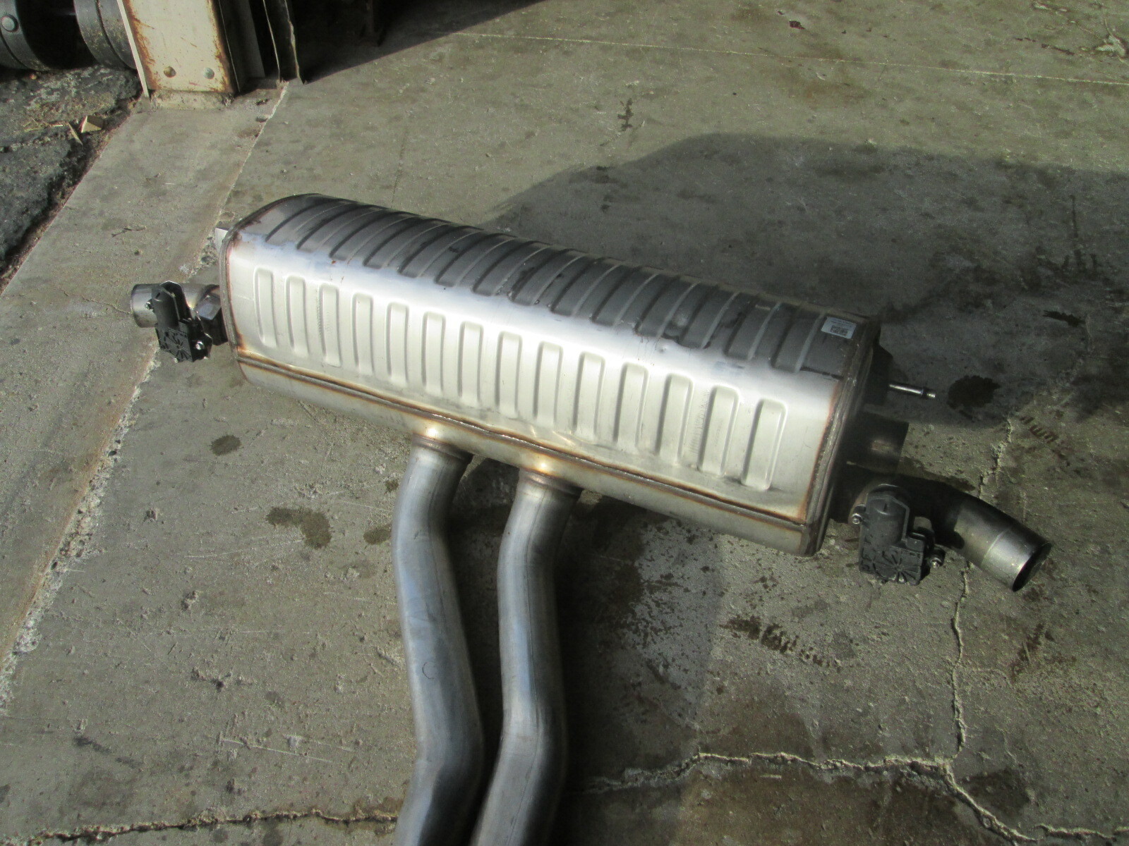Lamborghini Urus-  Muffler & Pipes Exhaust System  P/N  4M0253611E