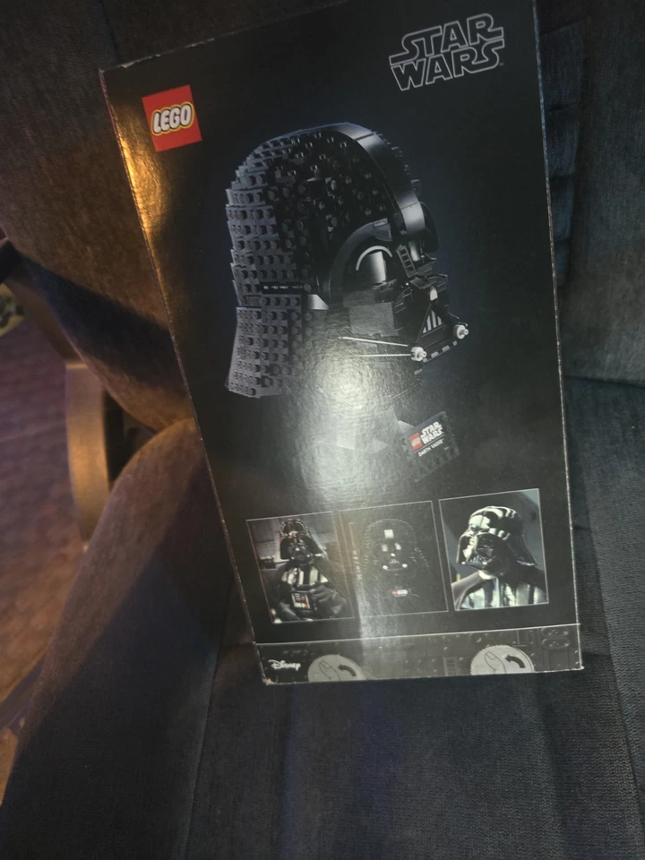 LEGO Star Wars: Darth Vader Helmet (75304) - Image 2 of 2