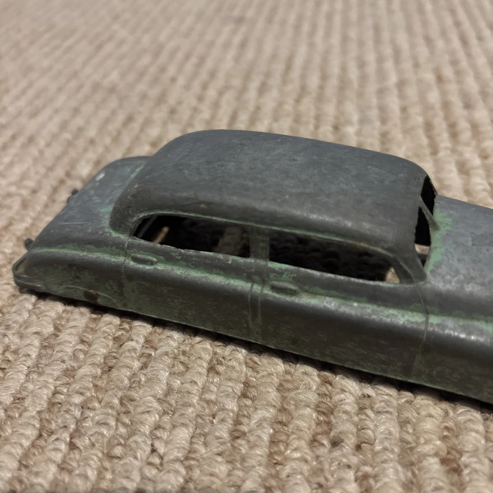 Vintage 1947 Tootsietoy Diecast Kaiser Sedan Silver - Image 3 of 4