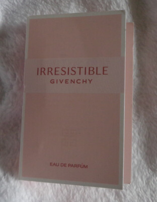 New Irresistible Givench Eau De Parfum Rose Effervescent Sample Size