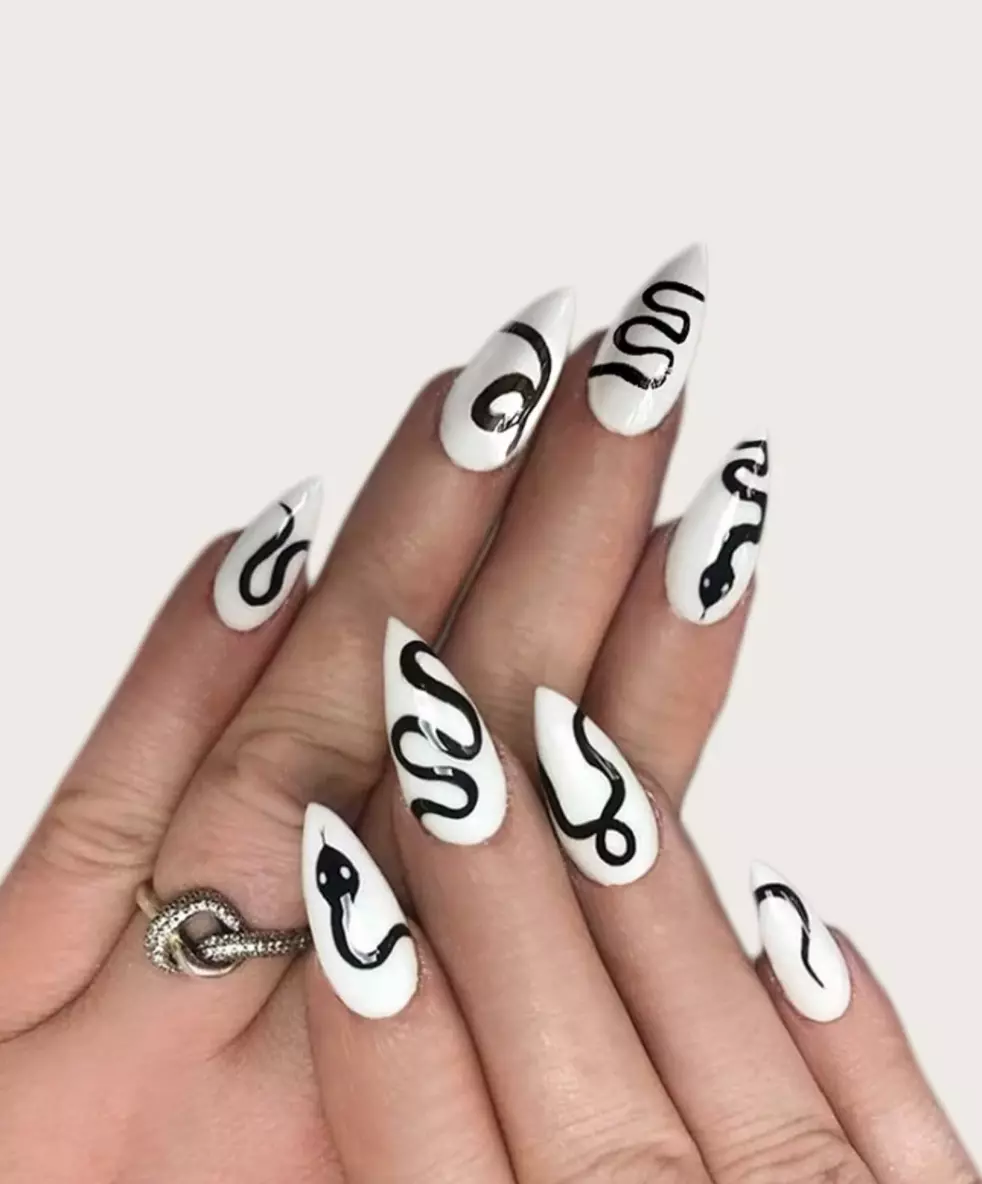 Aggregate more than 170 snake design nails best - ceg.edu.vn