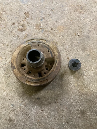 Ford 351m-400 harmonic balancer with bolt and washer