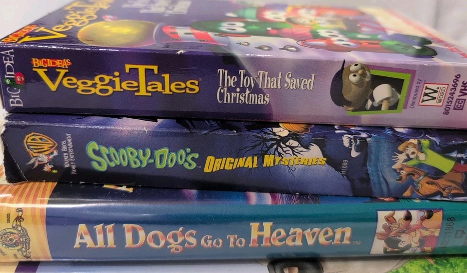 Lot 5 VHS Tapes - Veggie Tales Christmas-Scooby Doo-Charlotte's Web-All Dogs +  - Image 2 of 4