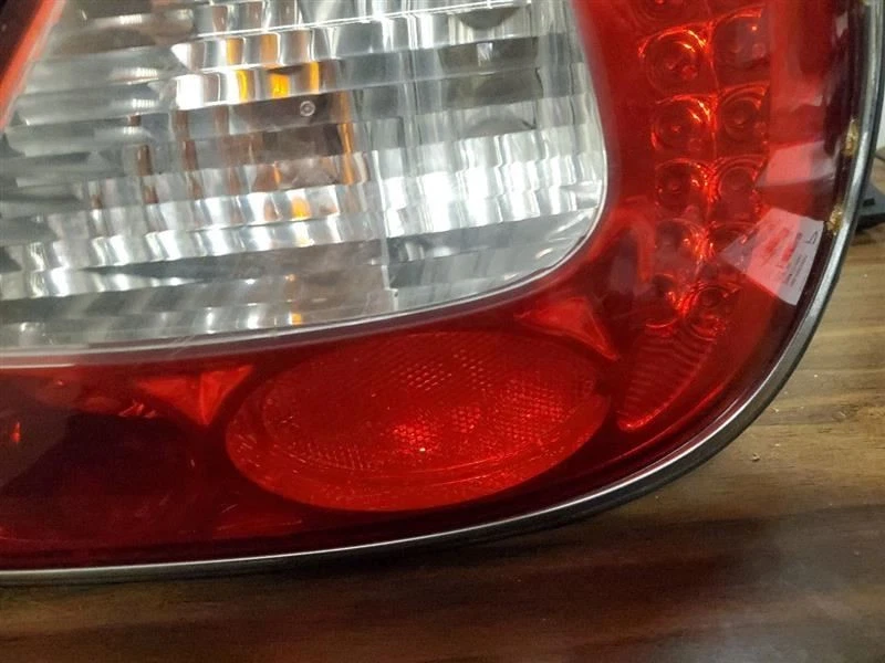 Luz trasera de pasajero a través de VIN H01625 bisel cromado para 04-06 XJ8 601708 Foto 3 de 4