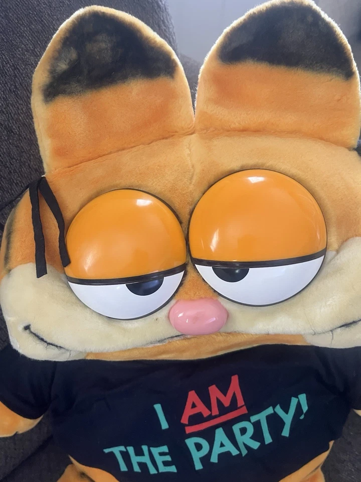 Vintage Jumbo Huge Garfield Plush w/ Shirt I Am The Party 80s Dakin HTF Rare 28" - Image 3 of 4