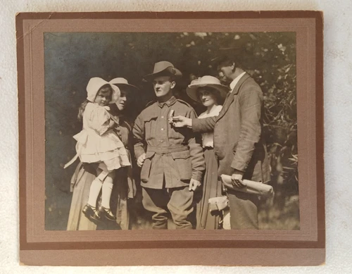 Australian WW1 Digger photo. Wearing Military medal with family. 29Bn. MM 1918.