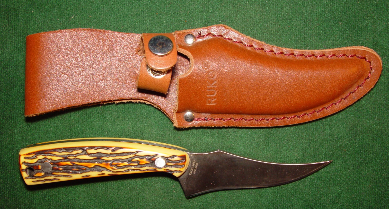 RUKO "Sharp Finger" Faux Antler Hilt 7" Hunting and Skinning Knife with Sheath