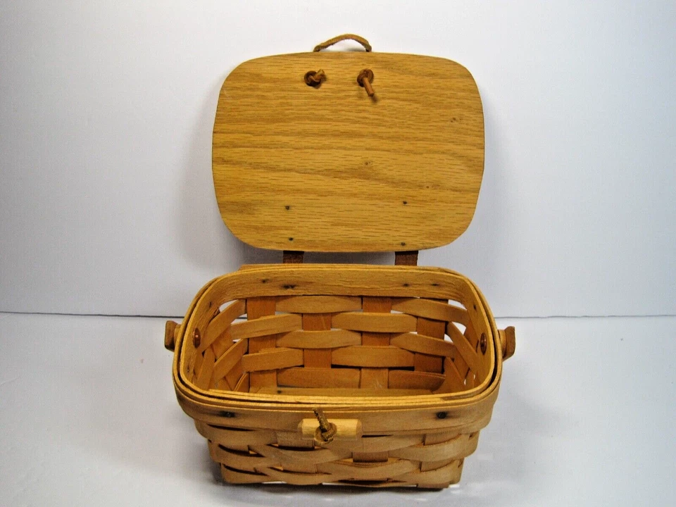 2000  LONGABERGER BASKET HAND WOVEN WITH LID & HANDLE 7" x 5" x 4" - Image 3 of 4