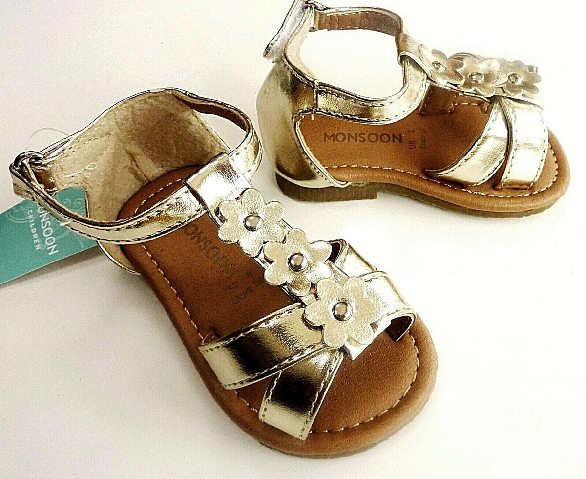 Aggregate 165+ sandals for monsoon super hot