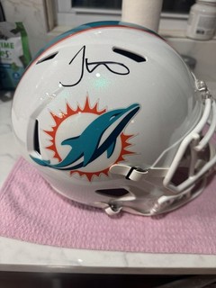 Tyreek Hill Autographed Authentic Full Size Replica Helmet Beckett Witnessed