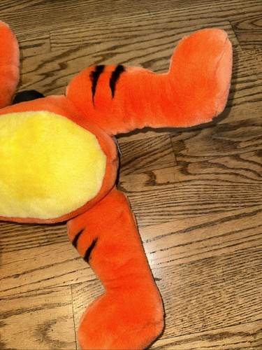 *NEW* Rare Vintage Winnie the Pooh TIGGER Plush 19" Stuffed Animal Disney Store - Picture 3 of 7