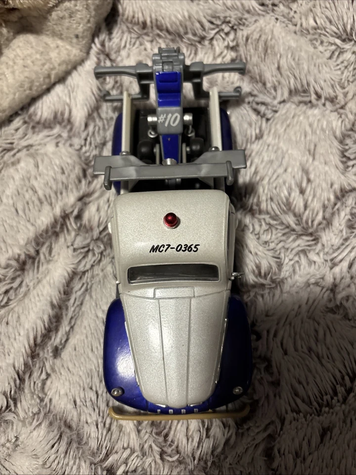 Maisto All Stars 1:25 Scale Diecast Tow Truck - Image 3 of 3