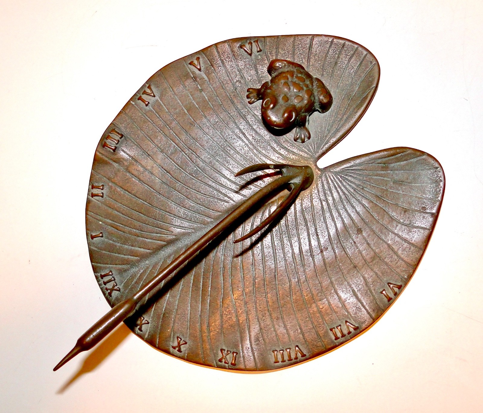 Vintage Bronze GARDEN SUNDIAL - FROG on a LILY PAD Made by White Swan 1986