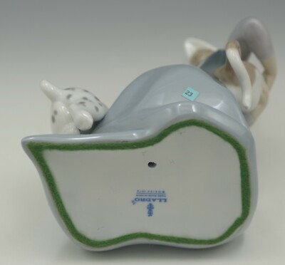 LLADRO SPAIN LITTLE FRISKIES GIRL WITH KITTEN AND PUPPY 5032