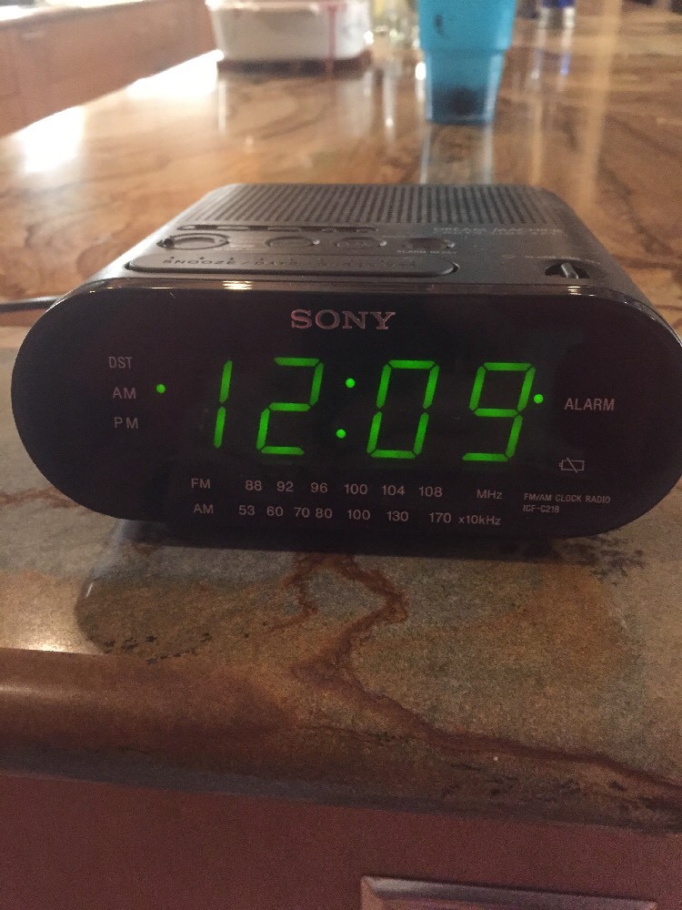 SONY ICFC218 DREAM MACHINE CLOCK RADIO WITH AUTO TIME SET (BLACK) eBay