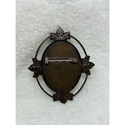 Vintage Victorian  Cameo Brooch Pin Floral Theme Women's Jewelry - Picture 4 of 4