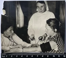Examination At The Doctor, Closeness, Three Cute Women Old Photo #4693