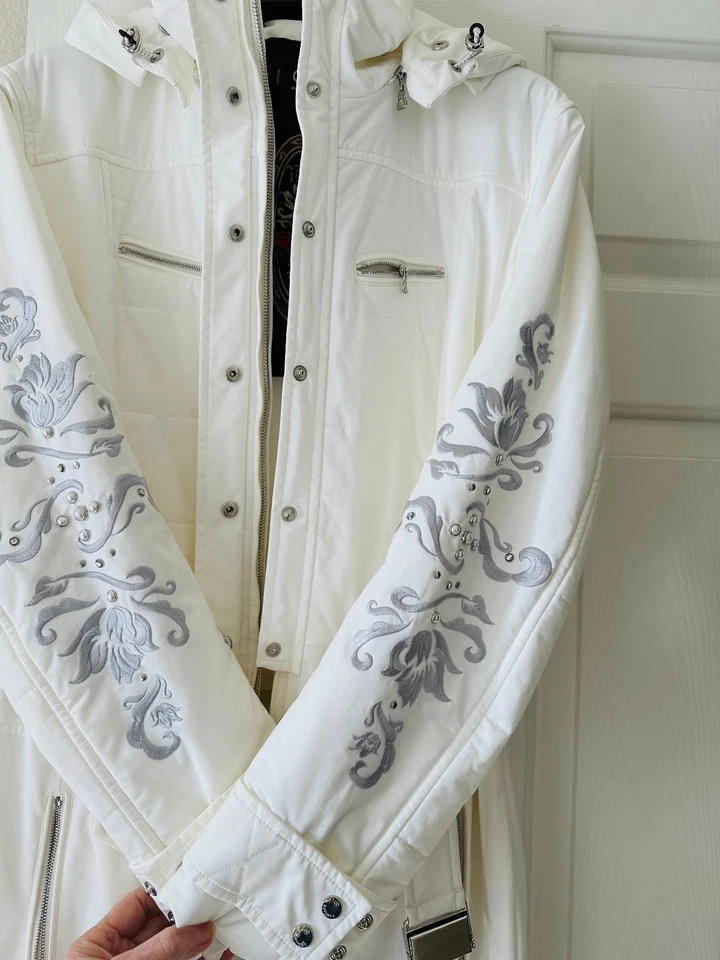 Traje de esquí Bogner para mujer nuevo de una pieza blanco con bordado; nuevo con etiquetas. Foto 3 de 4