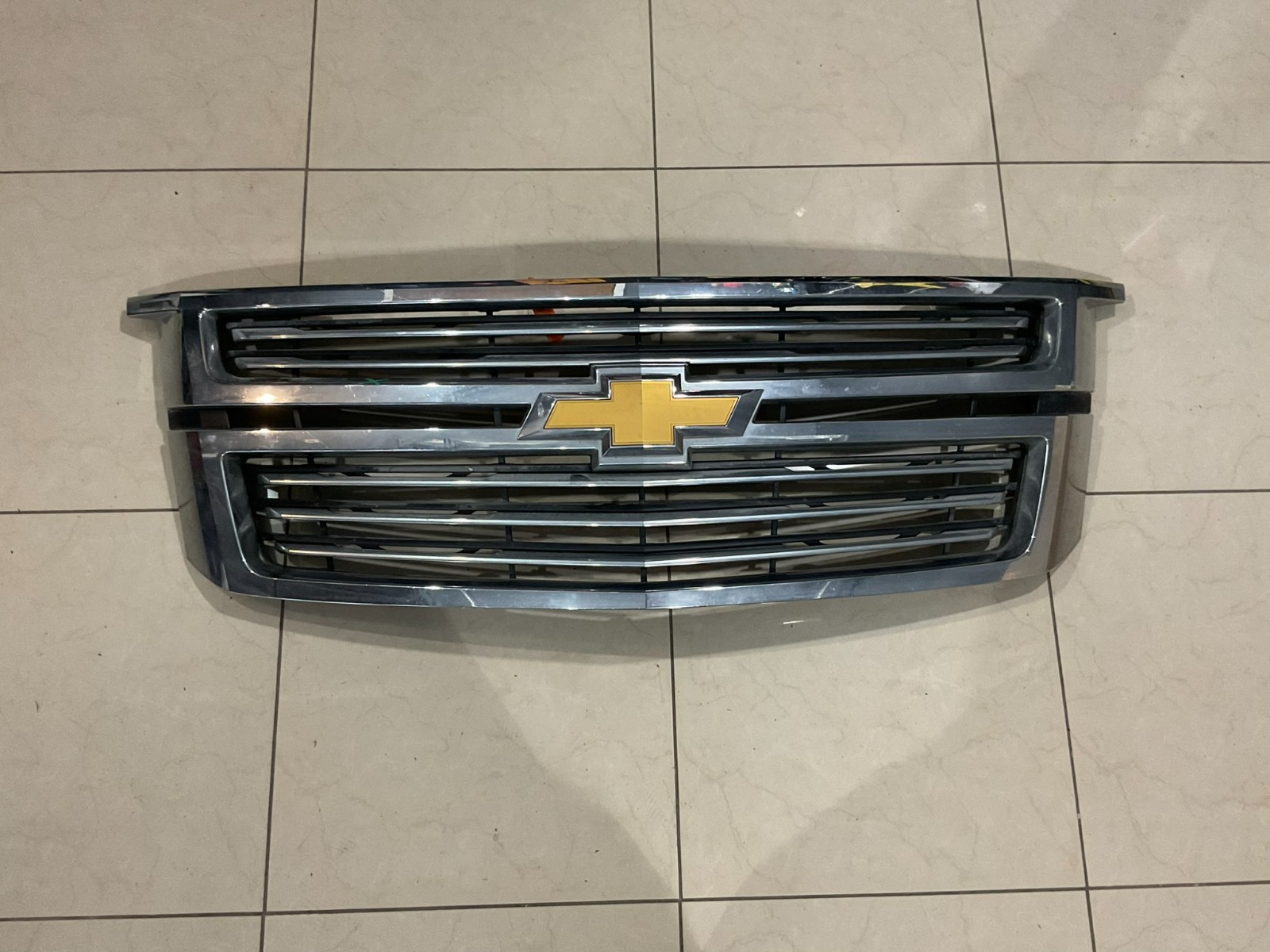 Grille Grill 2015-2020 Chevrolet Tahoe Suburban anh72352 OEM