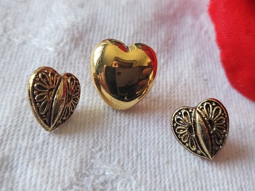 Trio mini boutons vintage en métal forme de coeur 1 et 1,2 cm D3B - Picture 2 of 3