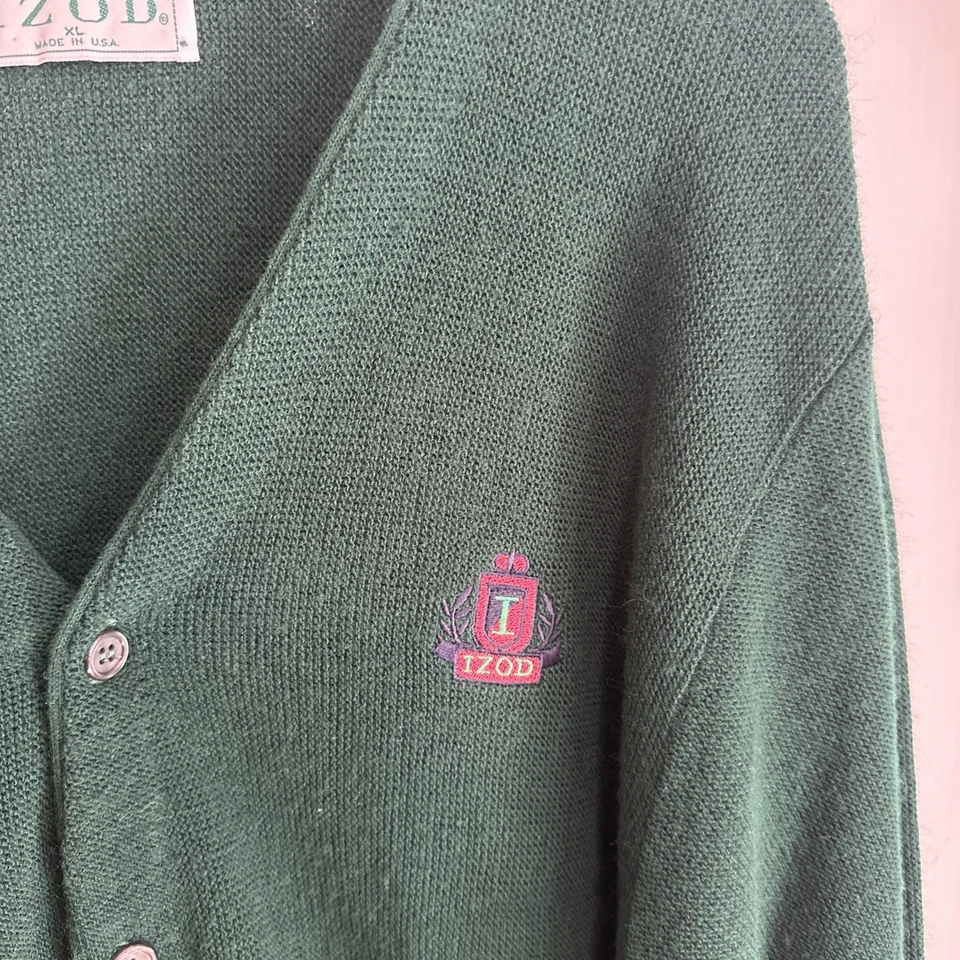 Cardigã suéter masculino Izod tamanho XL verde vintage gola V logotipo acrílico EUA - Imagem 3 de 4