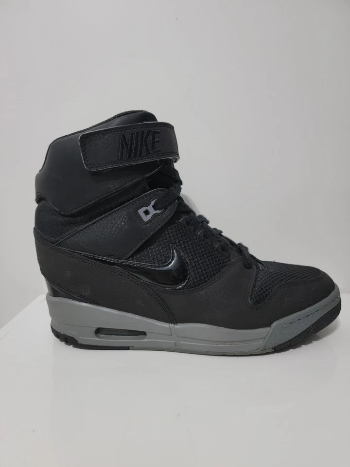 NIKE AIR REVOLUTION SKY HI KEILABSATZ GRÖßE UK 7 EUR 41 (599410 017) SCHWARZ - Bild 2 von 4