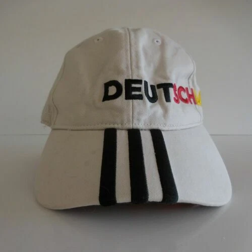 Casquettes, casques de collection sur le football