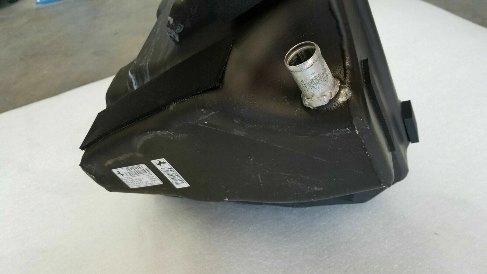 FERRARI 488 DRIVER LEFT SIDE FUEL TANK ASSEMBLY OEM 314304 270128 314504