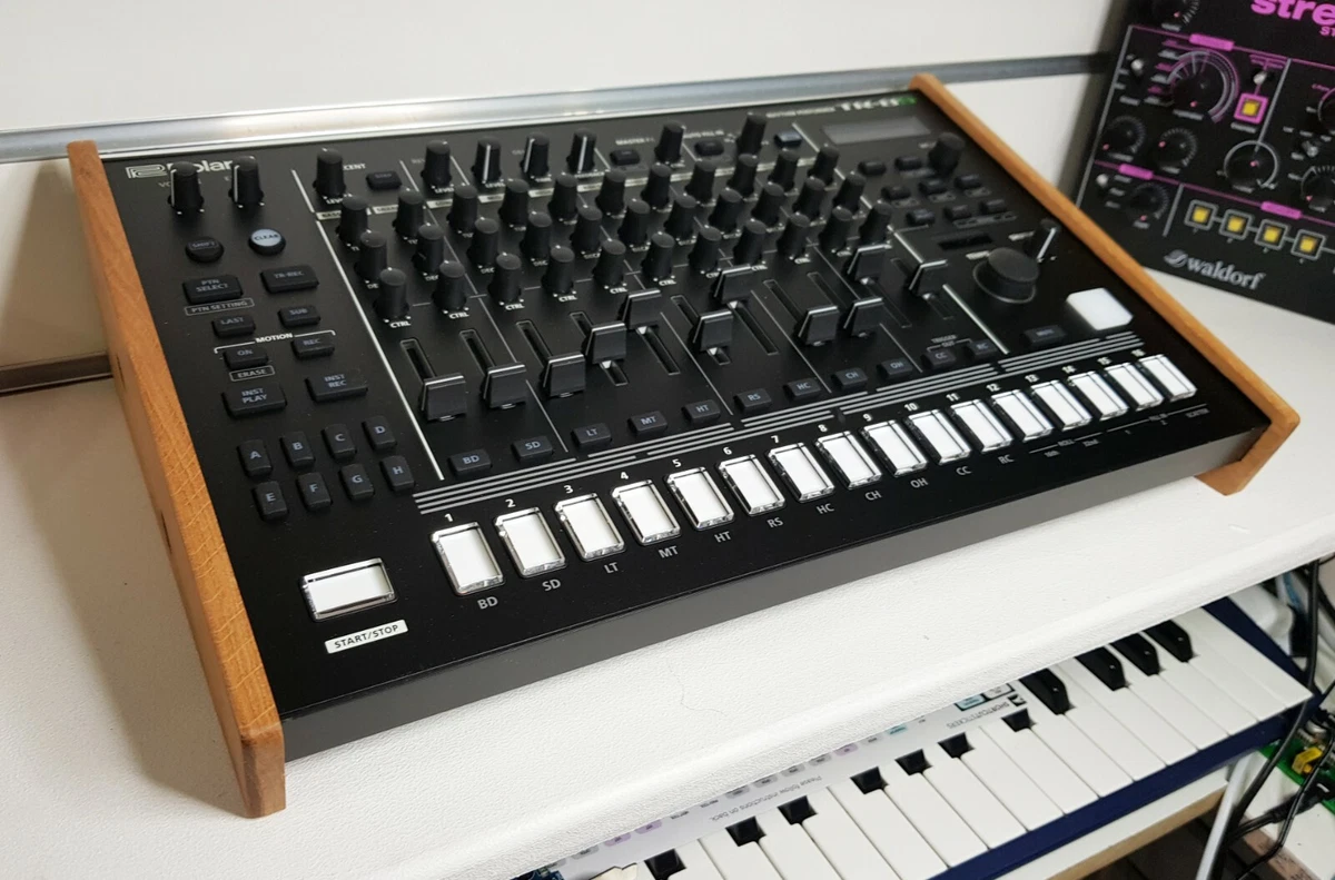 Roland drum 2024 machine tr8s