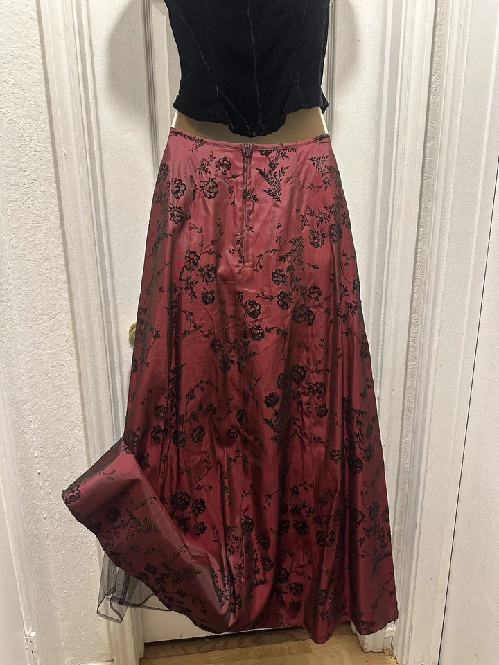 Vtg Jessica McClintock Black Floral On Maroon Acetate Taffeta Formal Maxi Skirt - Image 4 of 4