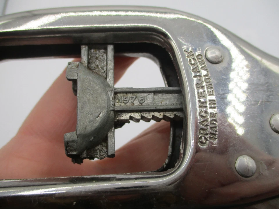 NUTCRACKER CRACKERJACK MADE IN ENGLAND ~ 1976 SHINY CHROME - Image 3 of 3